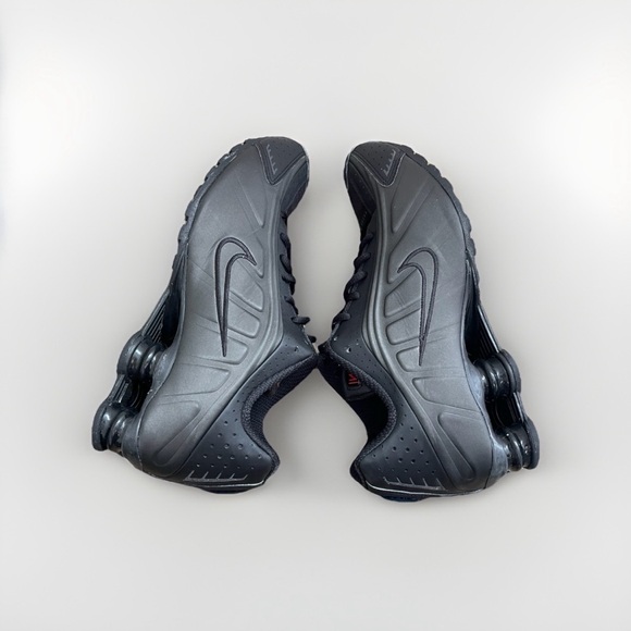 Size 9 - Nike Shox R4 Triple Black Bright Crimson HQ1988-001 Men’s BRAND NEW main image 8